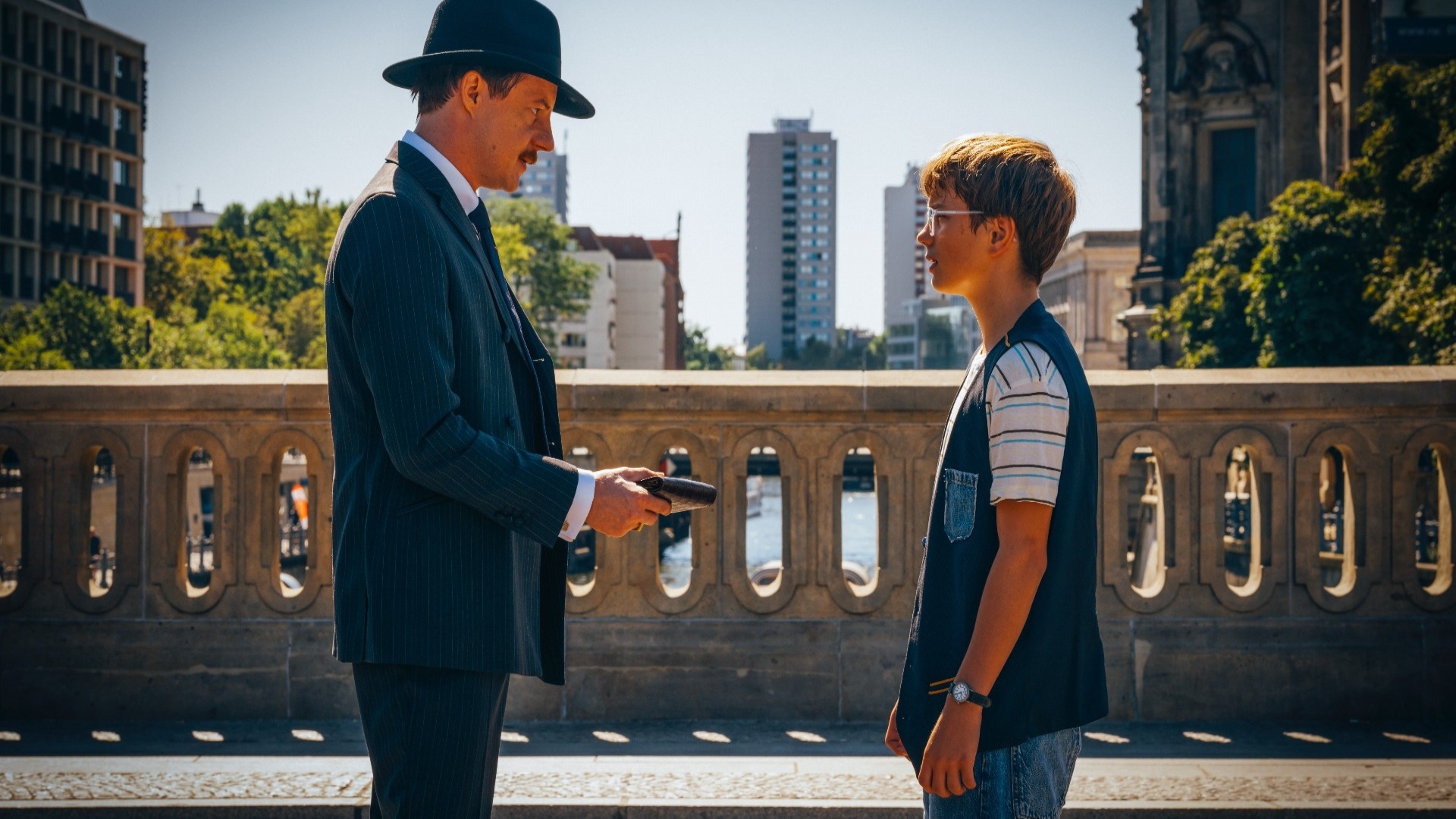 Film backdrop for Coop Hello Family: Emil und die Detektive